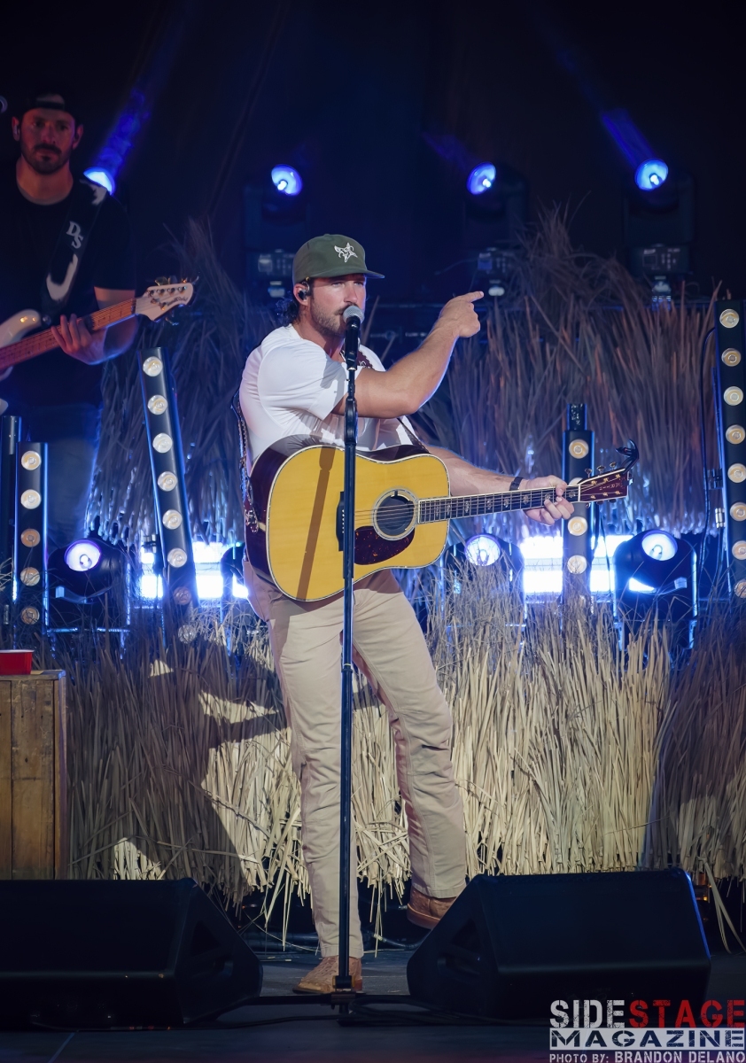 WATCH: Luke Bryan & Riley Green Perform Medley Of Classic Country