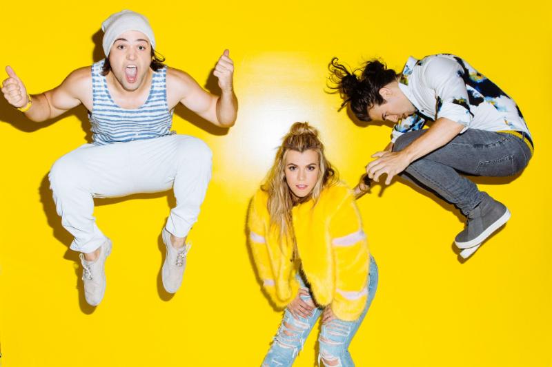 THE BAND PERRY RECEIVES 2015 CMA AWARDS NOMINATION FOR 'VOCAL GROUP OF THE YEAR'