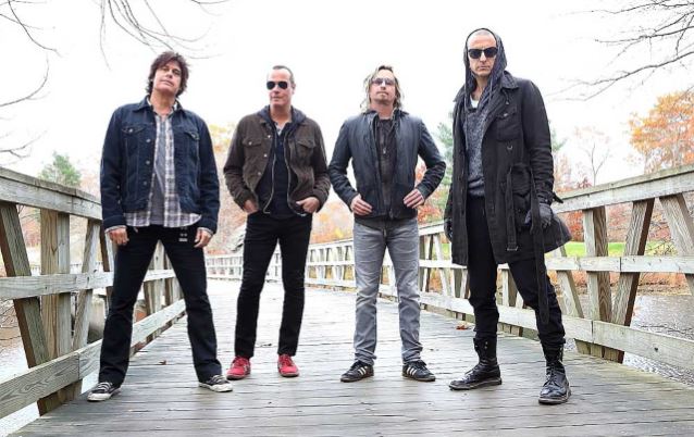 STONE TEMPLE PILOTS AND CHESTER BENNINGTON AMICABLY PART WAYS