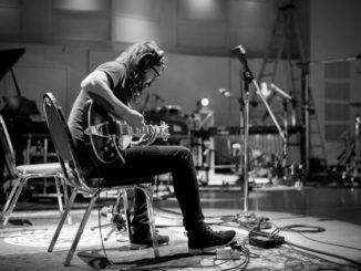 DAVE GROHL PRESENTS “PLAY” A TWO-PART MINI-DOCUMENTARY