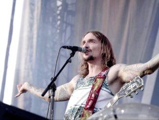 The Darkness release official video for new single 'Heart Explodes'