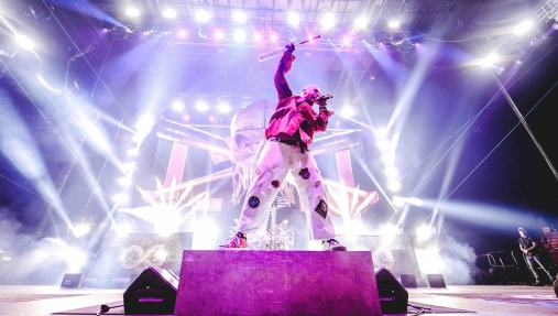 FIVE FINGER DEATH PUNCH win Best Live Act at AIM Awards!!