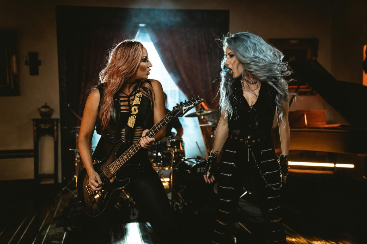 NITA STRAUSS Brand New Single “Summer Storm” With Live Music Video - Side  Stage Magazine