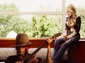 DOLLY PARTON RELEASES MOVING AND REFLECTIVE COVER OF 4 NON-BLONDES’ “WHAT’S UP?” WITH SONG’S LINDA PERRY
