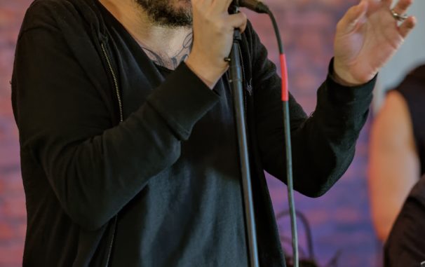 Korn Surprises Fans With Acoustic Performance
